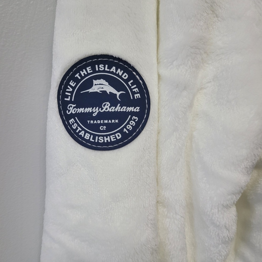 Tommy Bahama Plush Fleece Robe White Shawl Collar Unisex One Size New - Picture 5 of 8
